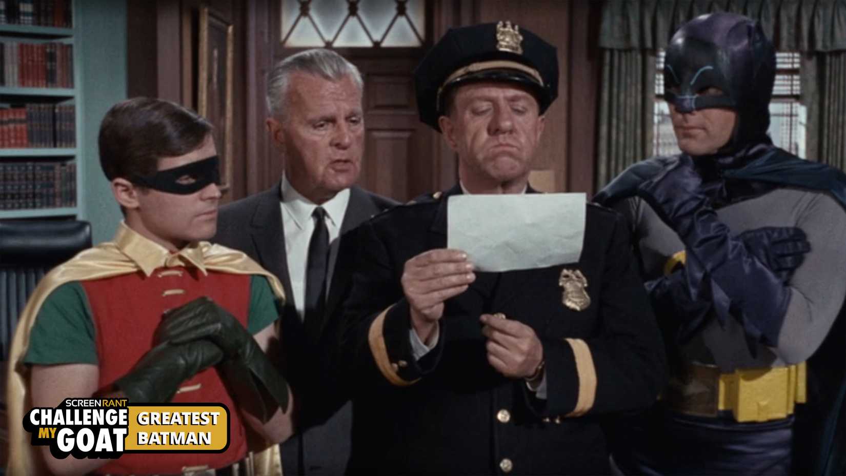 Batman resolvendo pistas com Robin, Comissário Gordon e Chefe de Polícia O'Hara.