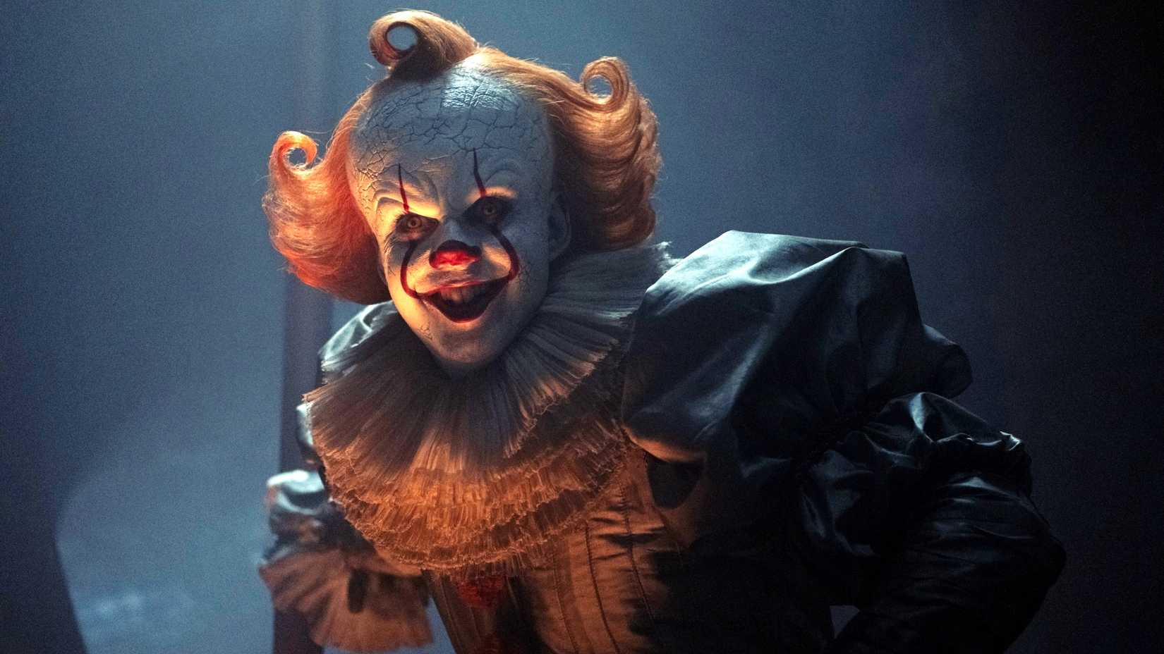 Bill Skarsgård como Pennywise em It: Bem-vindo a Derry