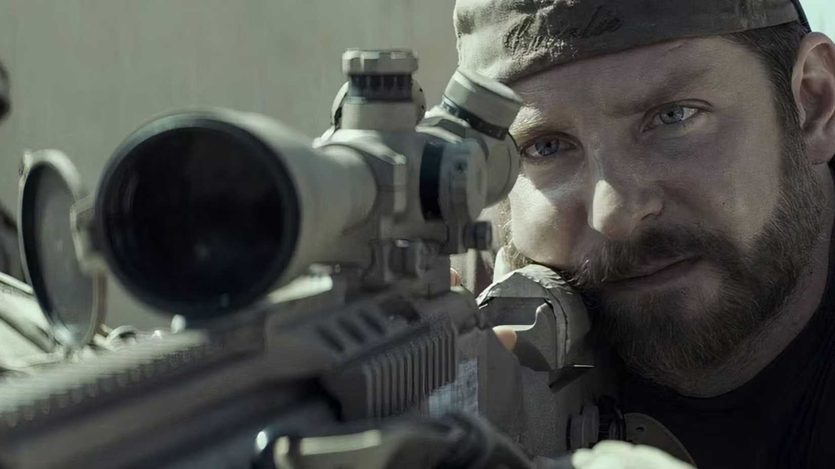 Bradley Cooper como Chris Kyle em American Sniper