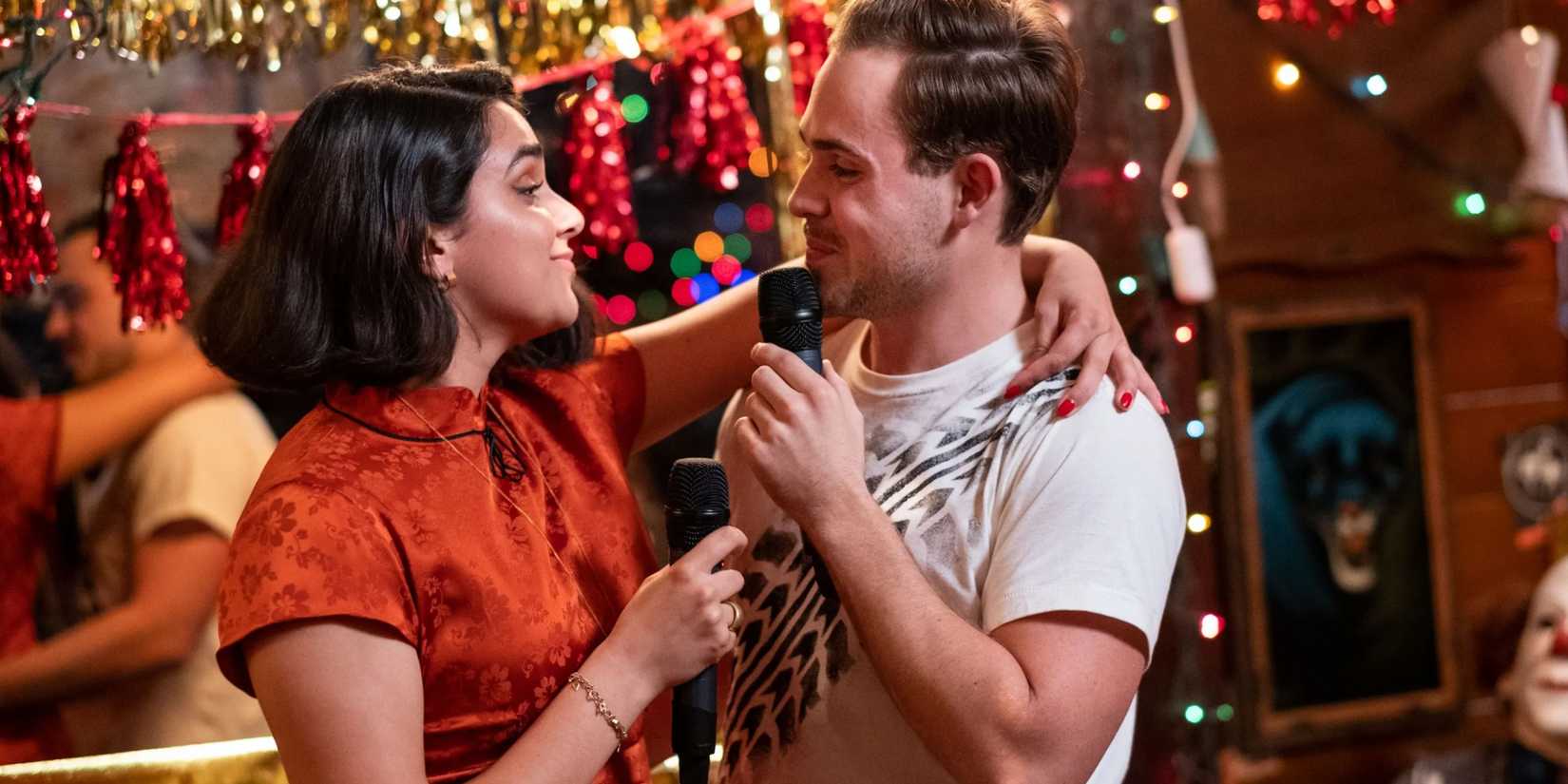 Dacre Montgomery e Geraldine Viswanathan em The Broken Hearts Gallery