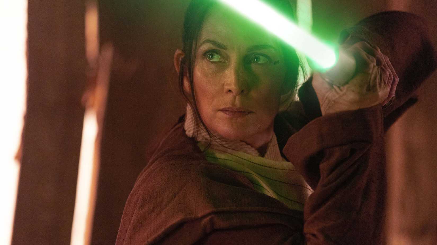 Shadow Lord Highlights The Biggest Problem With Dave Filoni’s Star Wars 1 Carrie Ann-Moss wielding a lightsaber in The Acolyte-1