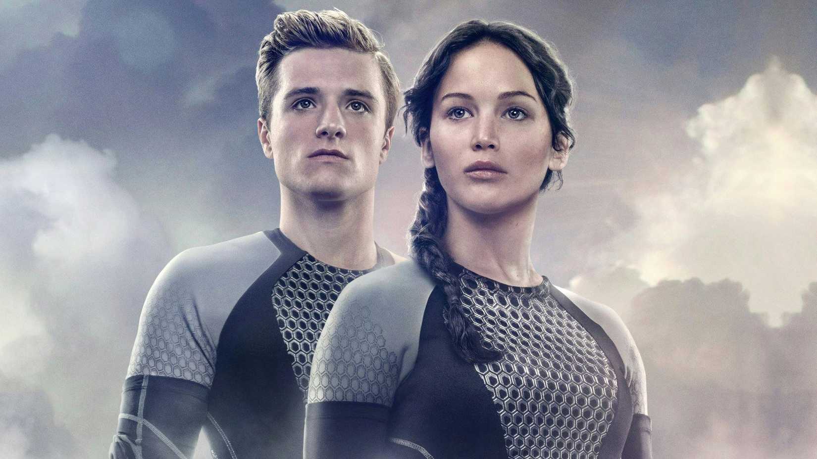 Pôster de Catching Fire com Jennifer Lawrence como Katniss Everdeen e Josh Hutcherson como Peeta Mellark