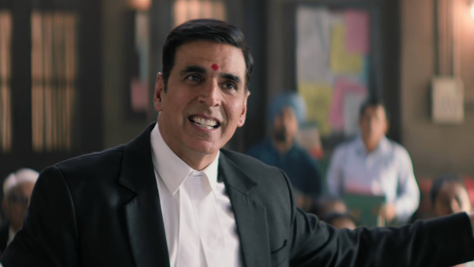 Character pointing while gritting his teeth in Jolly LLB 3