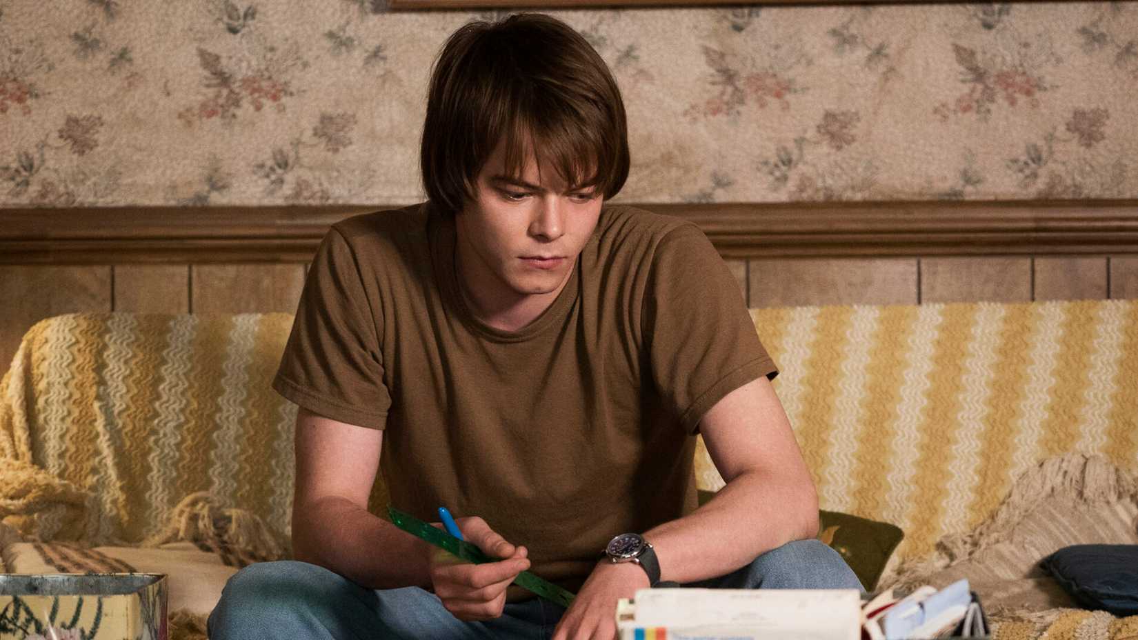 Charlie Heaton como Jonathan Byers na 1ª temporada de Stranger Things