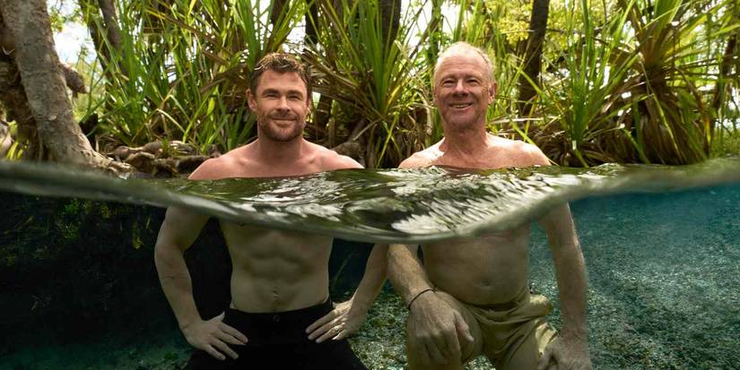 Chris e Craig Hemsworth debaixo d'água em A Road Trip to Remember