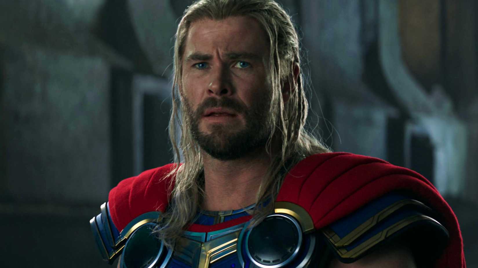 Chris Hemsworth como Thor confuso em Thor: Amor e Trovão