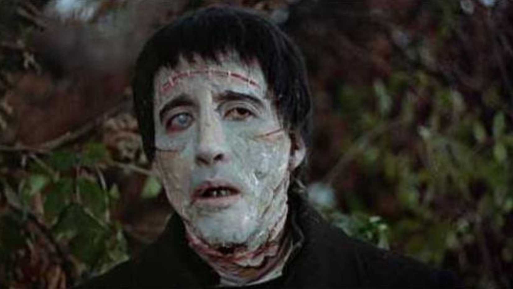 Christopher Lee como o Monstro de Frankenstein em The Curse of Frankenstein