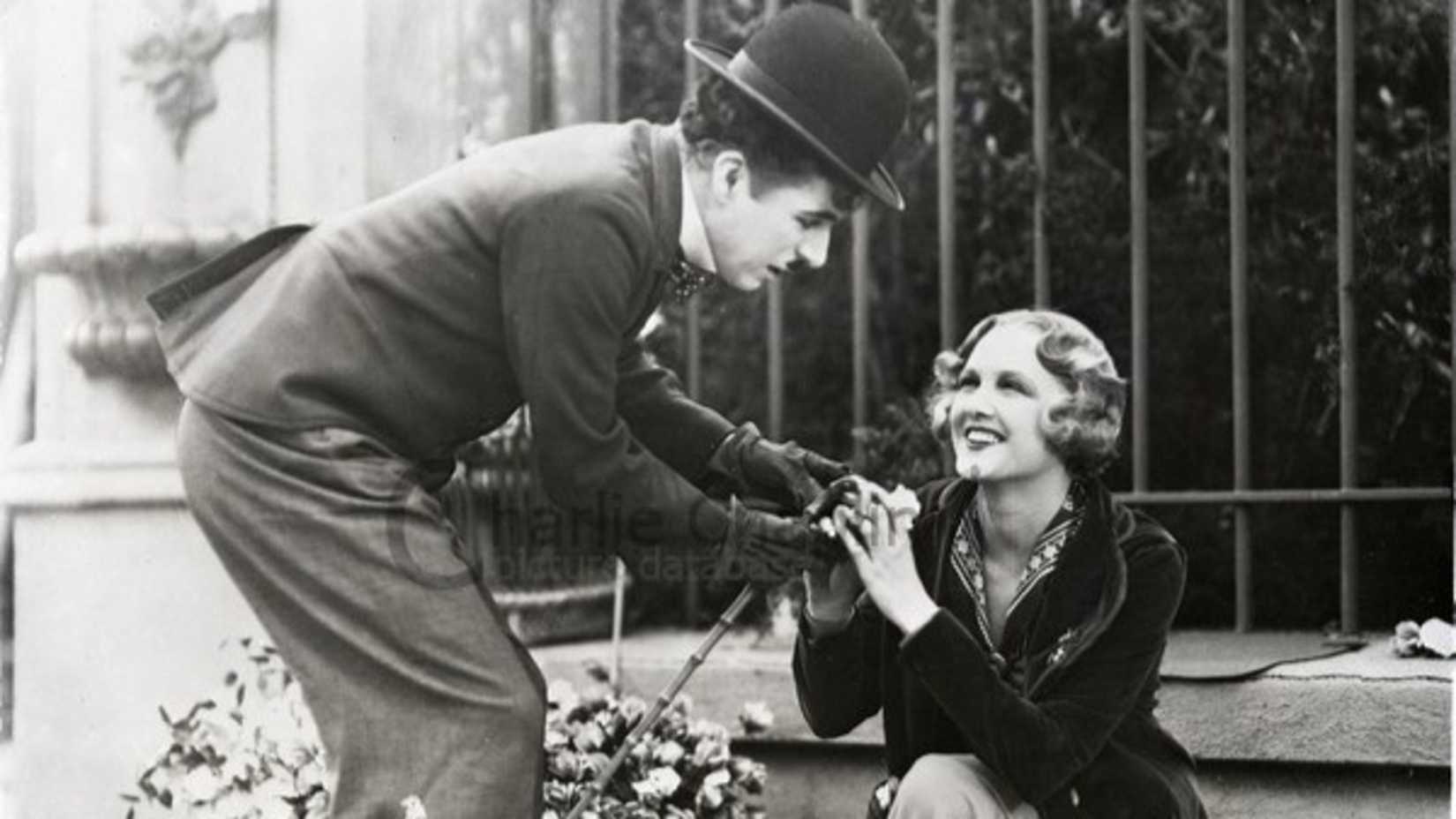 Charlie Chaplin e Virginia Cherrill em City Lights (1931)