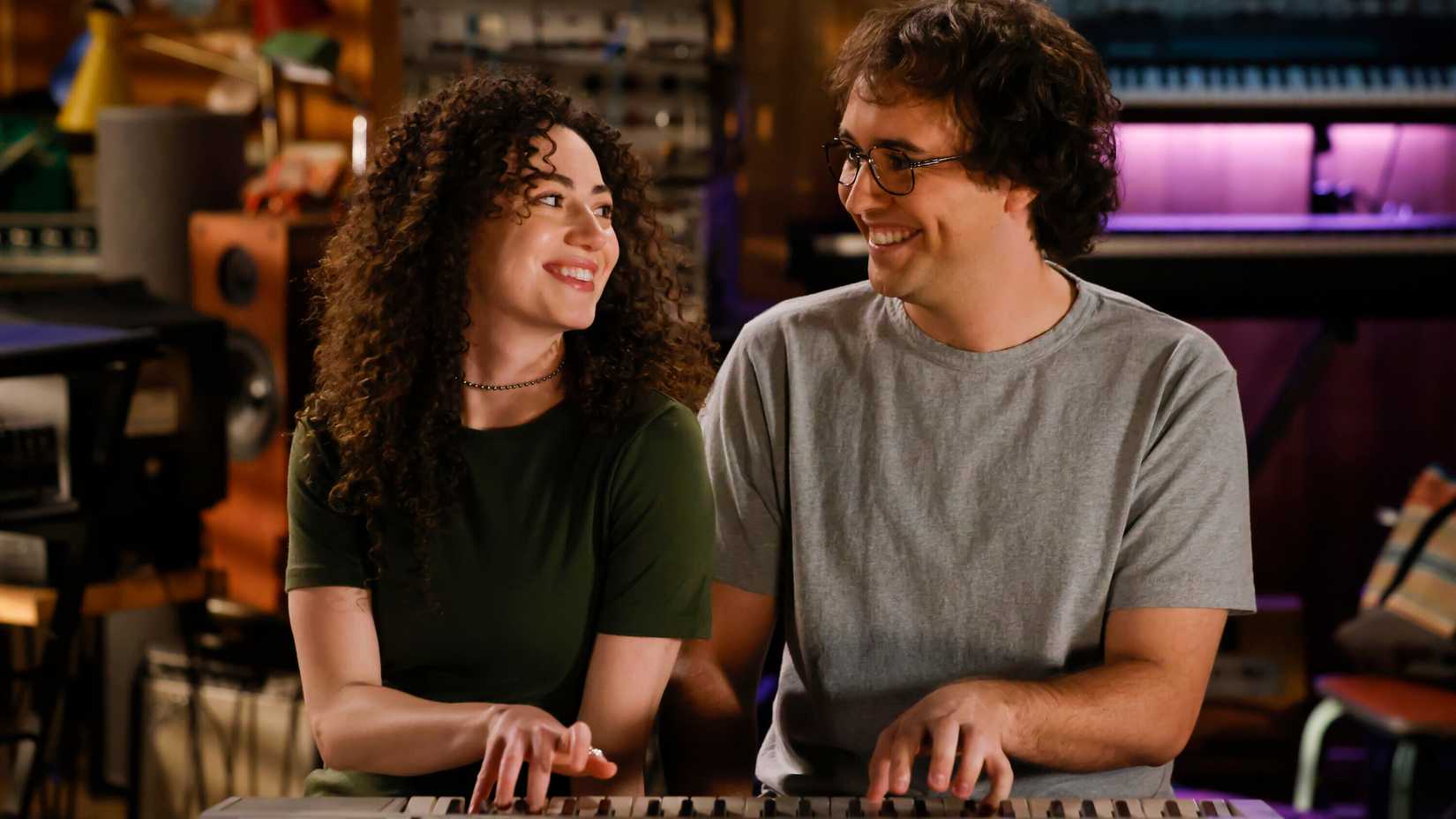 Connor e Chloe em Georgie & Mandy's First Marriage