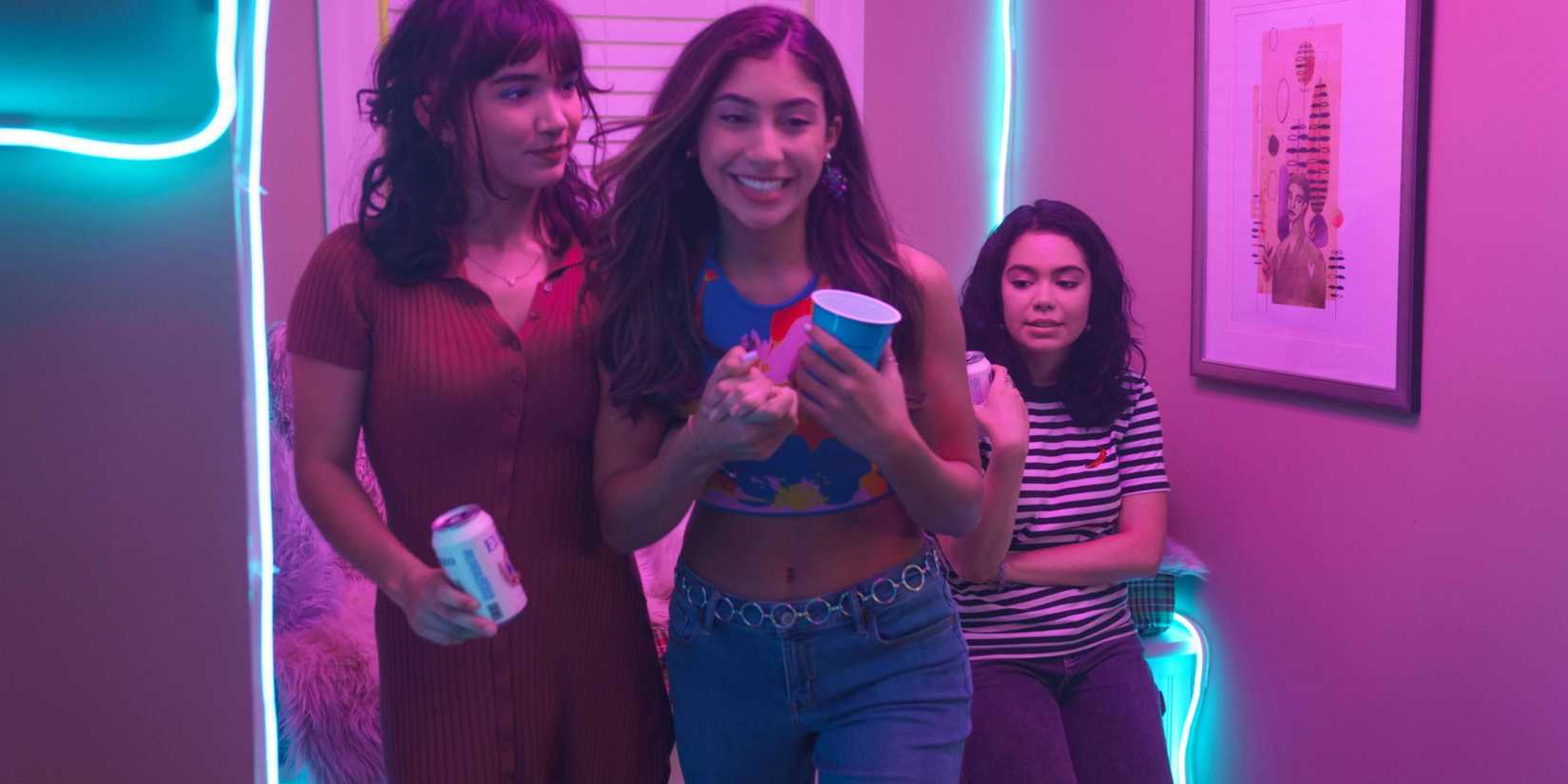 Rowan Blanchard, Isabella Ferreira e Auliʻi Cravalho em Crush