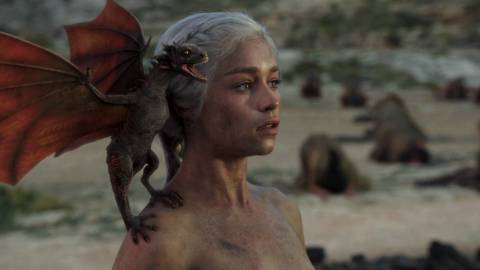 Daenerys has a dragon on her shoulder in Game of Thrones season 1