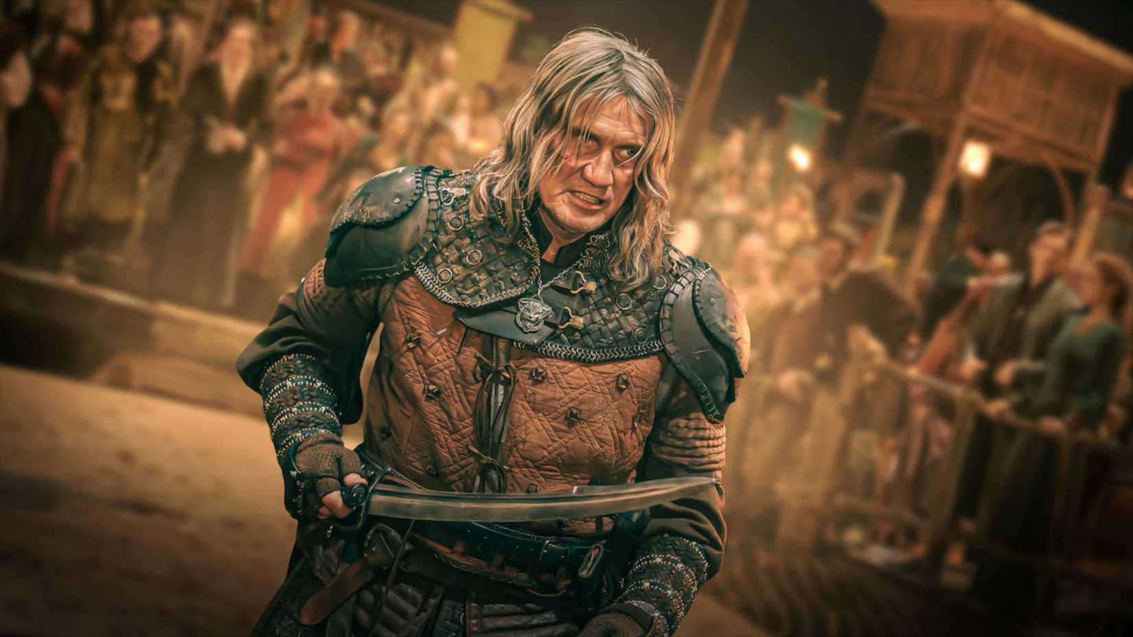 Dolph Lundgren como Brehen em uma arena em The Rats A Witcher Tale