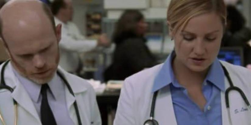 Paul McCrane como Robert Romano e Sherry Stringfield como Susan Lewis em ER