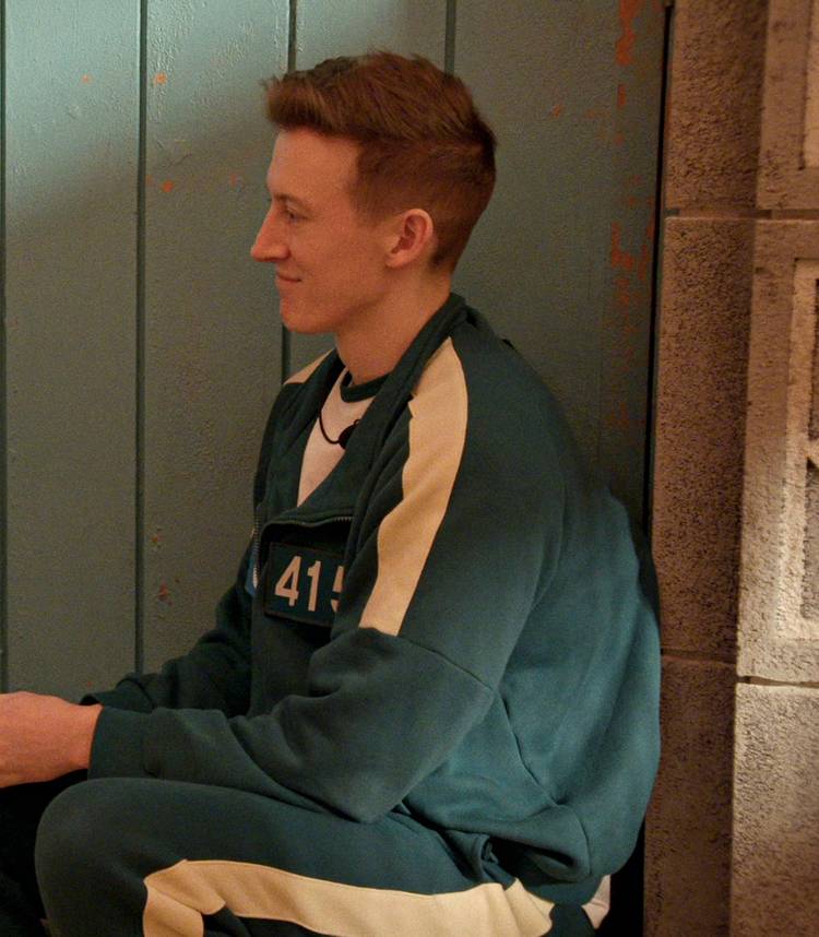 Eric (415) sorrindo com arrogância em Squid Game: The Challenge temporada 2