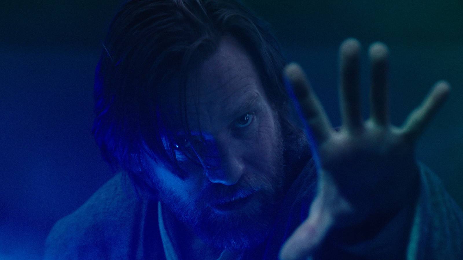 Ewan McGregor as Obi-Wan Kenobi using the Force