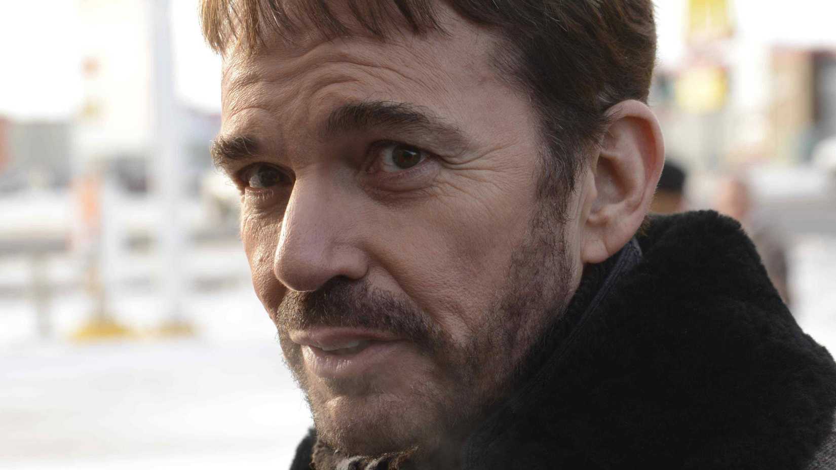 Lorne Malvo (Billy Bob Thornton) com um sorriso sinistro em Fargo.