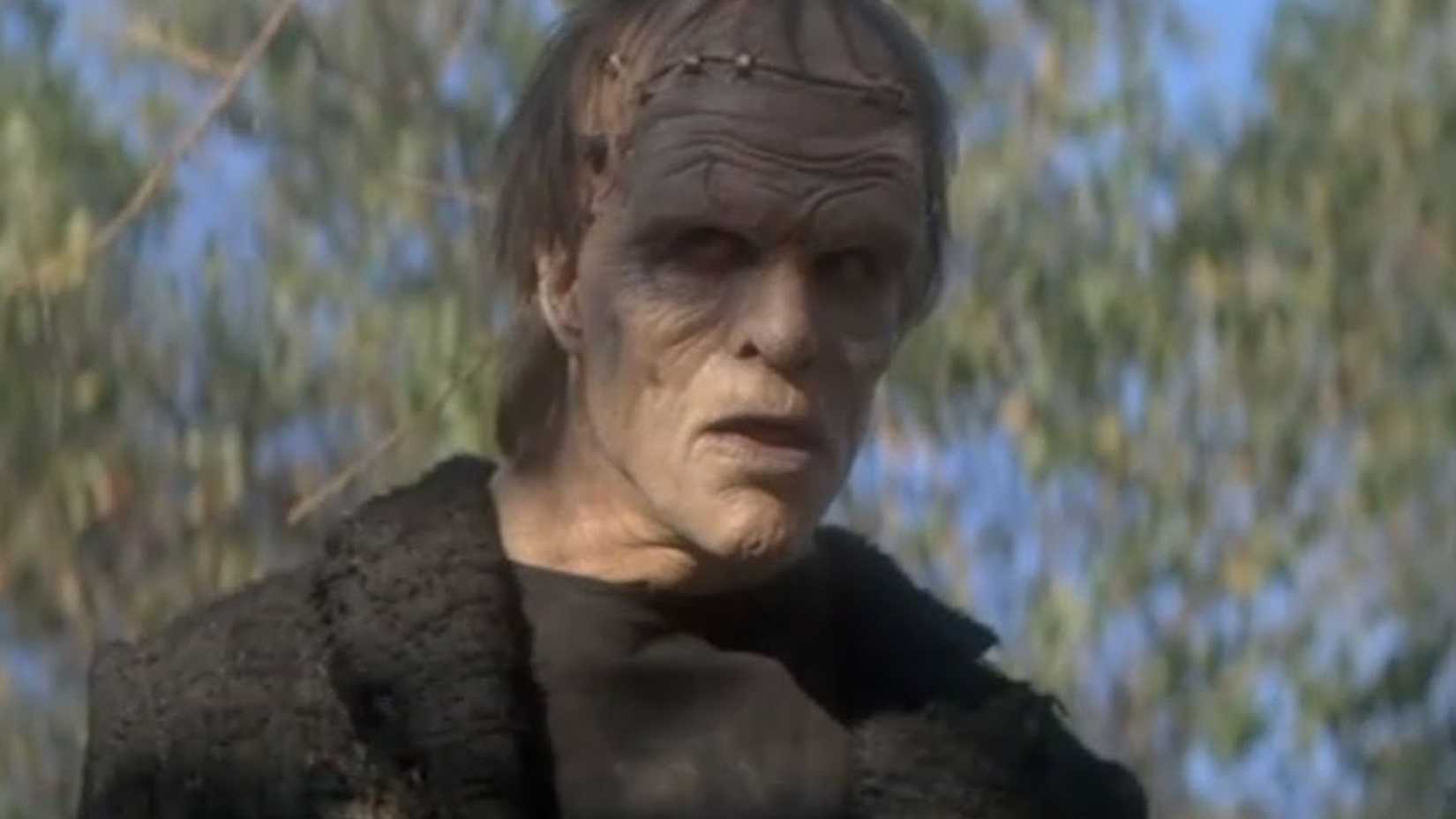Tom Noonan como o Monstro de Frankenstein em The Monster Squad