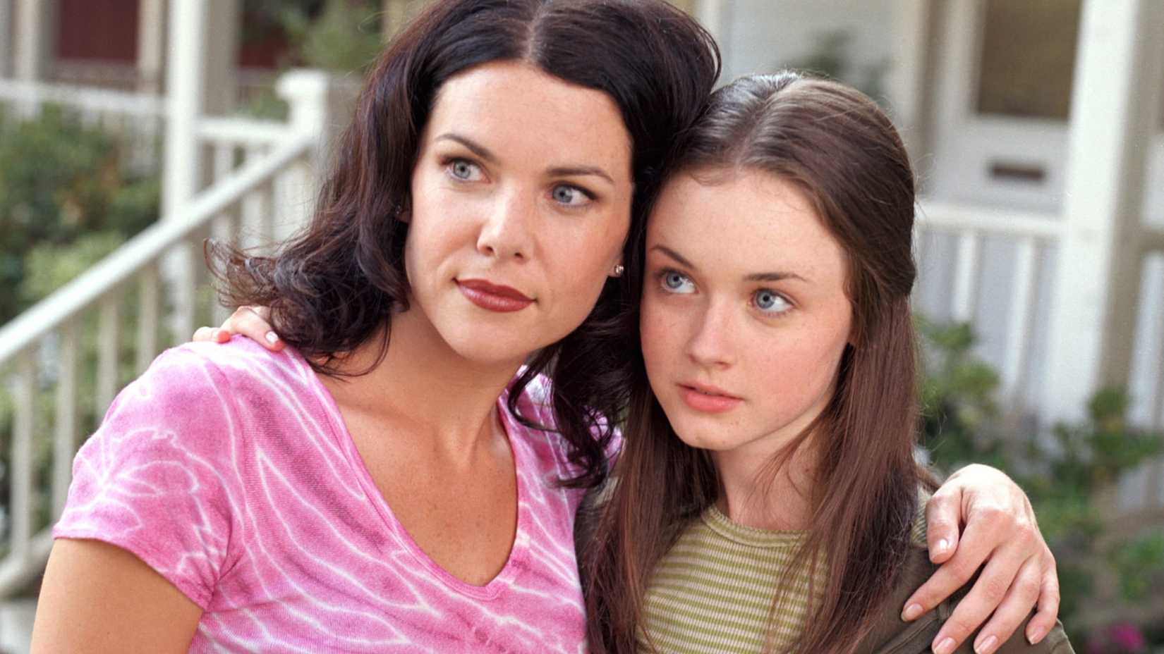 Lauren Graham as Lorelai Gilmore and Alexis Bledel as Rory Gilmore on Gilmore Girls
