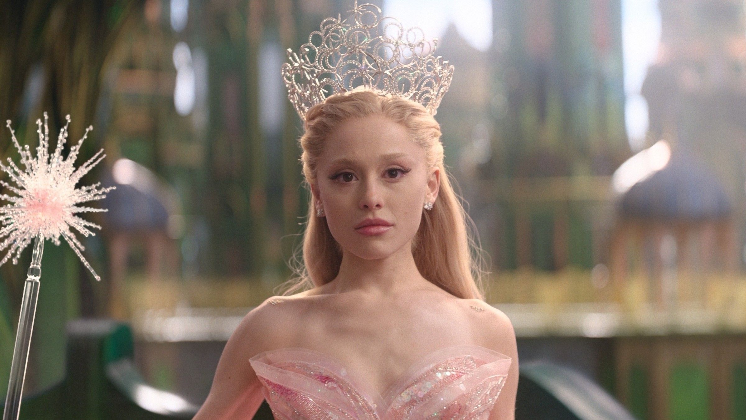 Glinda da bambina con bacchetta in Wicked: For Good