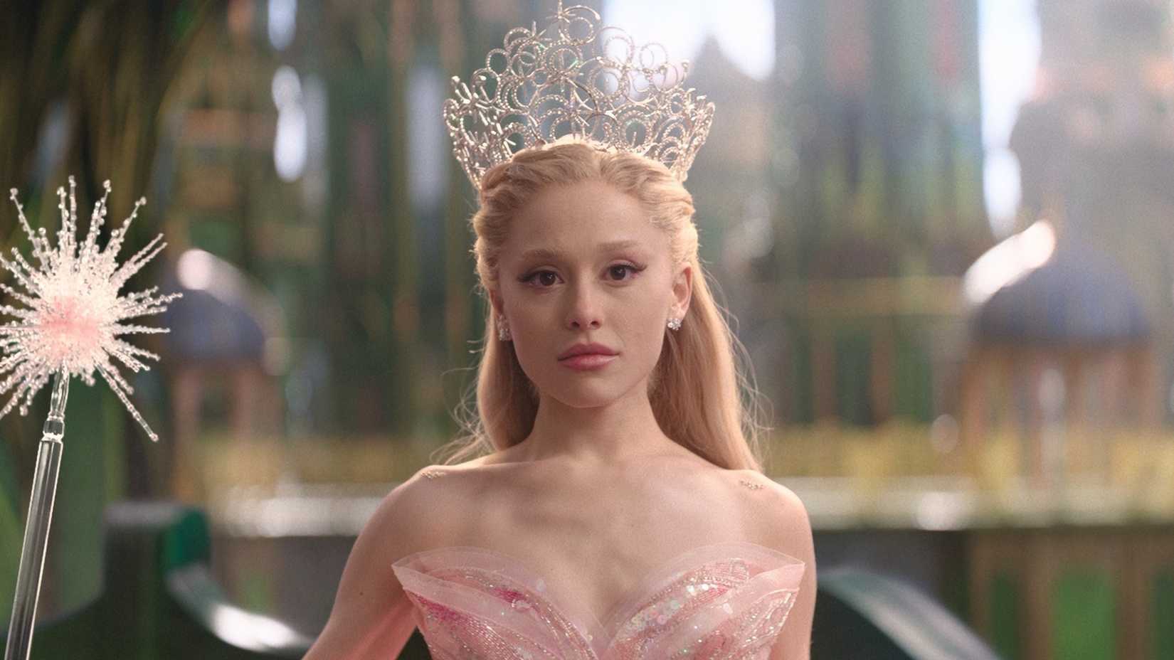 Glinda com sua varinha em Wicked: For Good
