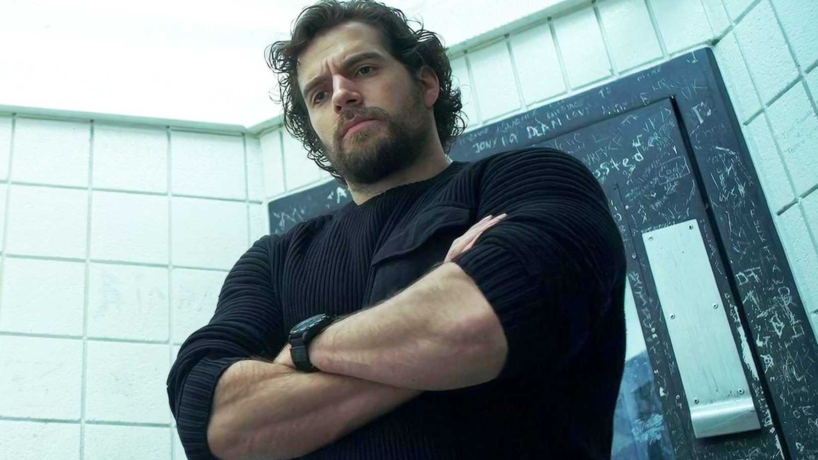 henry cavill in the movie night hunter 1