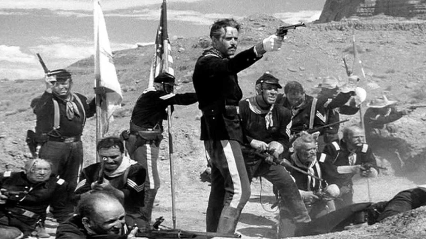 Henry Fonda mira uma pistola em O Massacre de Fort Apache