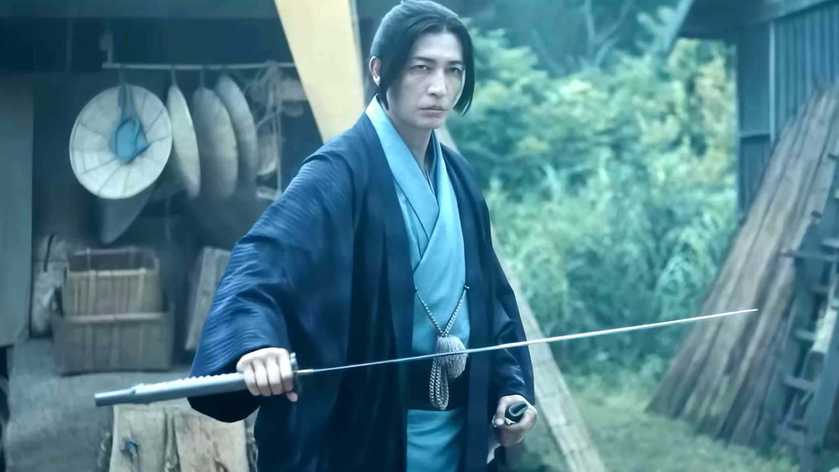 أوكيو هيروشي تاماكي يسحب سيفه في Last Samurai Standing