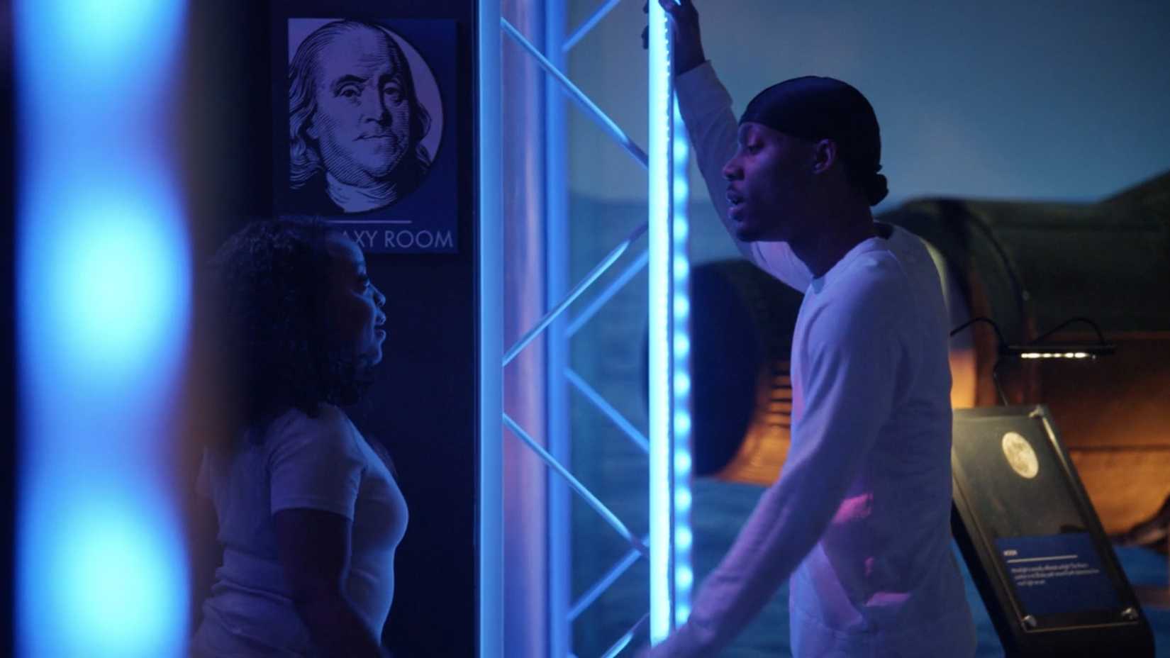 Janine e Gregory no Franklin Institute em Abbott Elementary