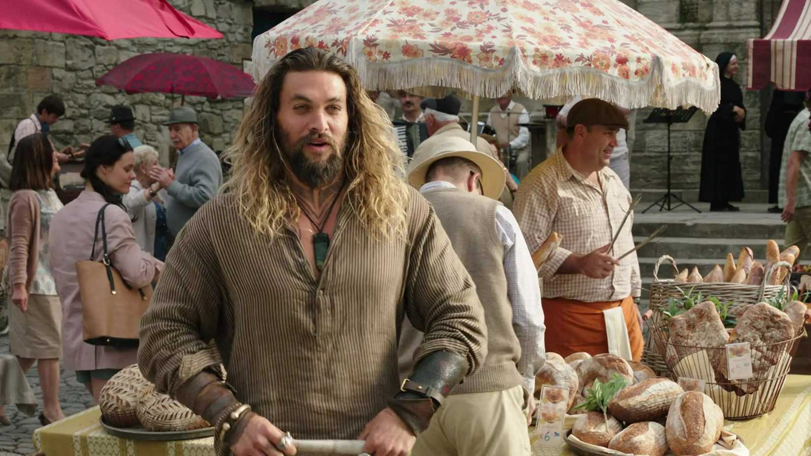 Jason Momoa como Aquaman em cena do filme