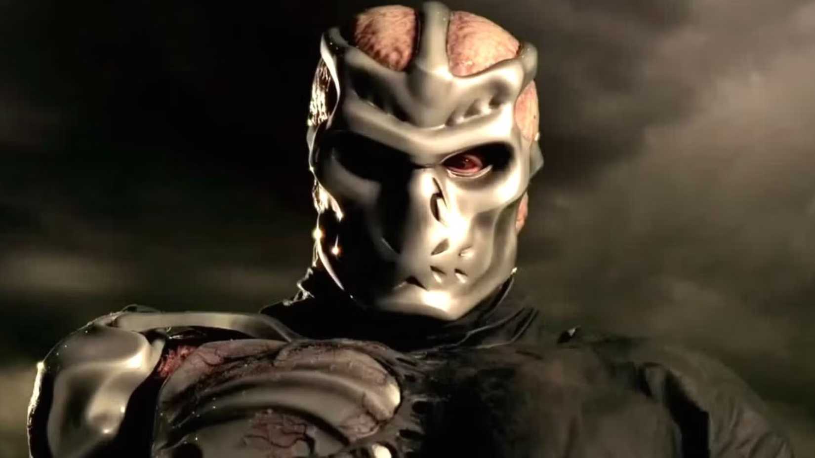 Jason aprimorado olha para baixo em Jason X