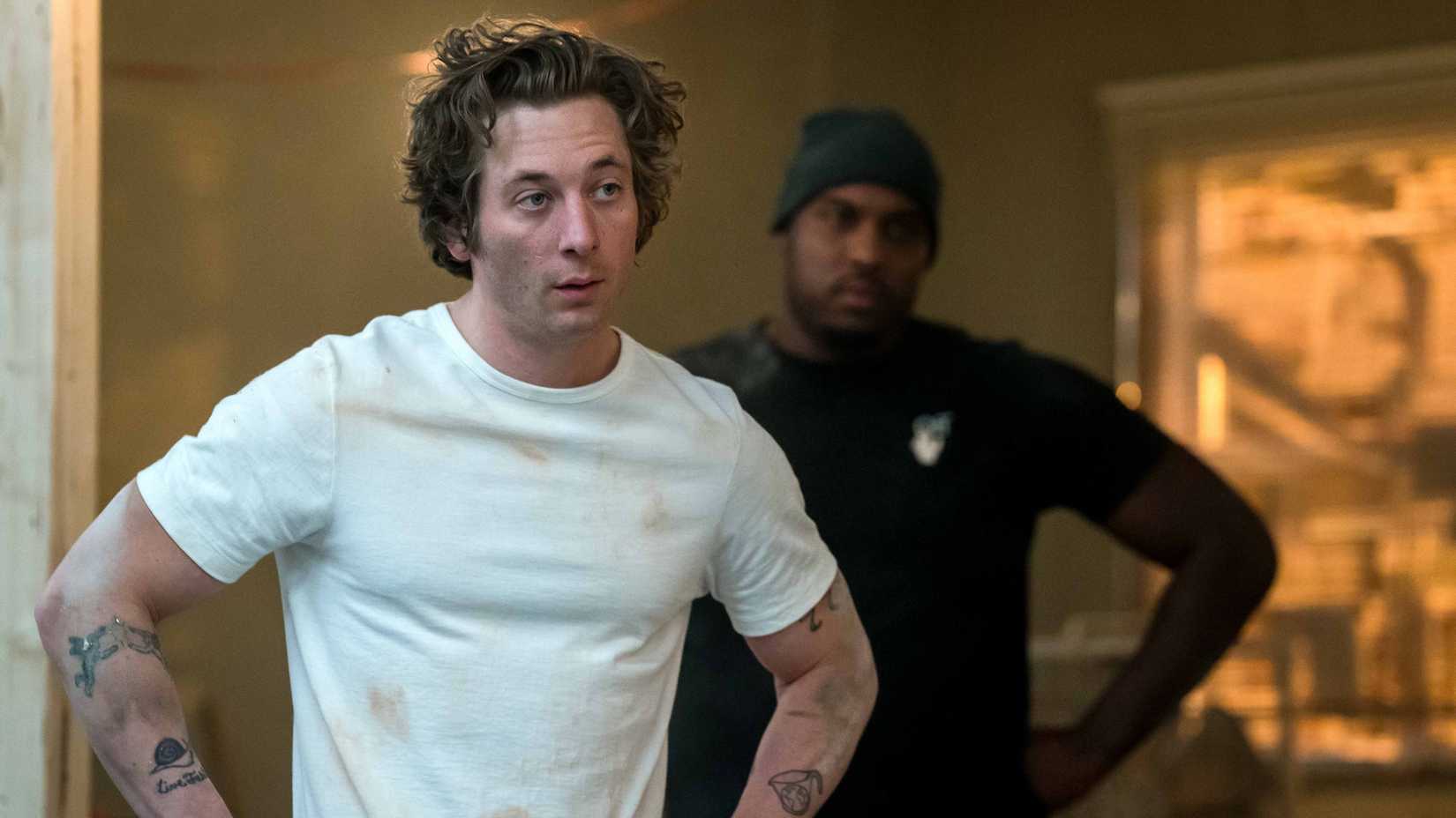 Jeremy Allen White e Lionel Boyce em cena de The Bear temporada 2