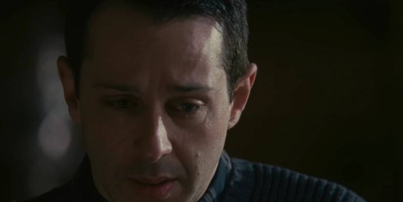 Jeremy Strong como Kendall Roy chorando no final da 1ª temporada de Succession