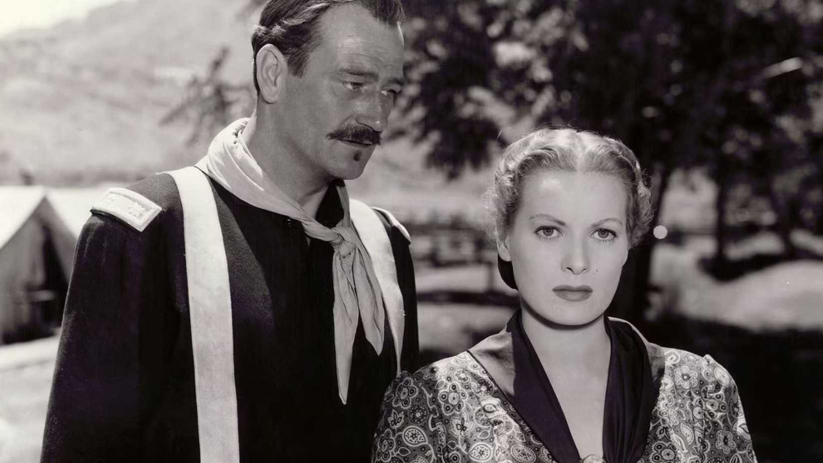 John Wayne e Maureen O'Hara em uma imagem promocional de Rio Grande
