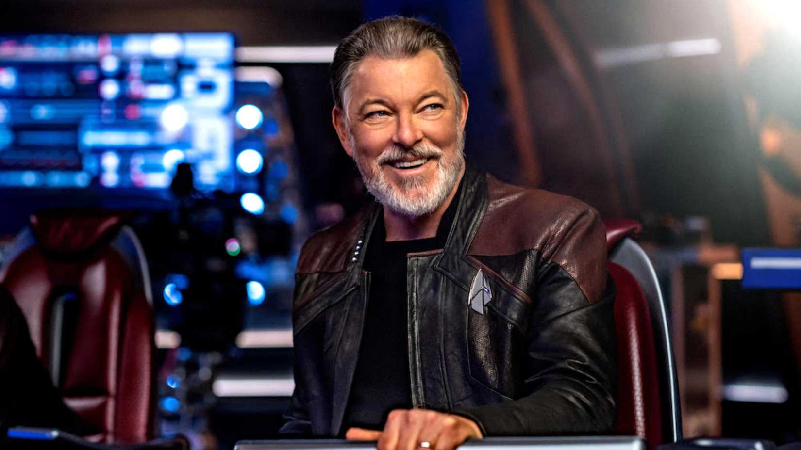 jonathan frakes smiling as captain riker