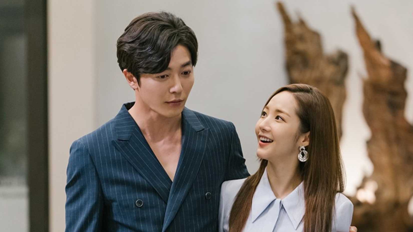 Ryan Gold e Sung Duk-mi em Her Private Life.