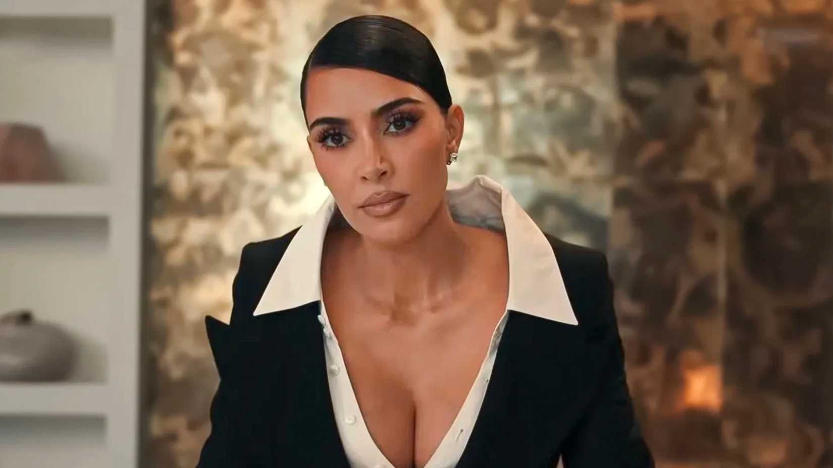 Kim Kardashian em trailer de All's Fair.