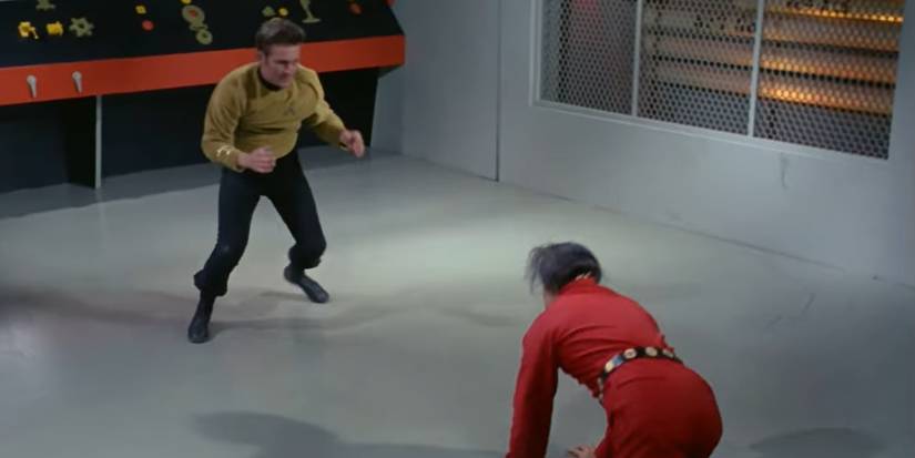 Dublê de Kirk lutando contra Khan em Star Trek: A Série Original