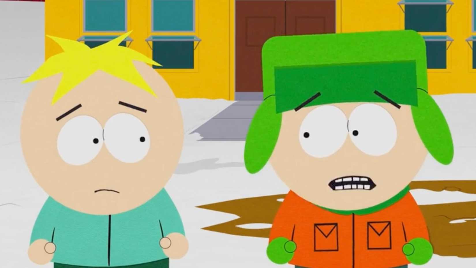 Kyle e Butters conversam no parquinho na 28ª temporada de South Park.