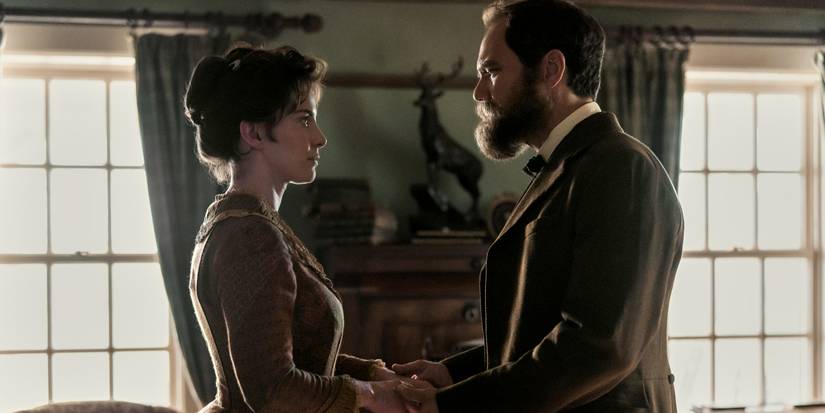 Lucretia Garfield e James A. Garfield de mãos dadas em sua sala de estar em Death by Lightning
