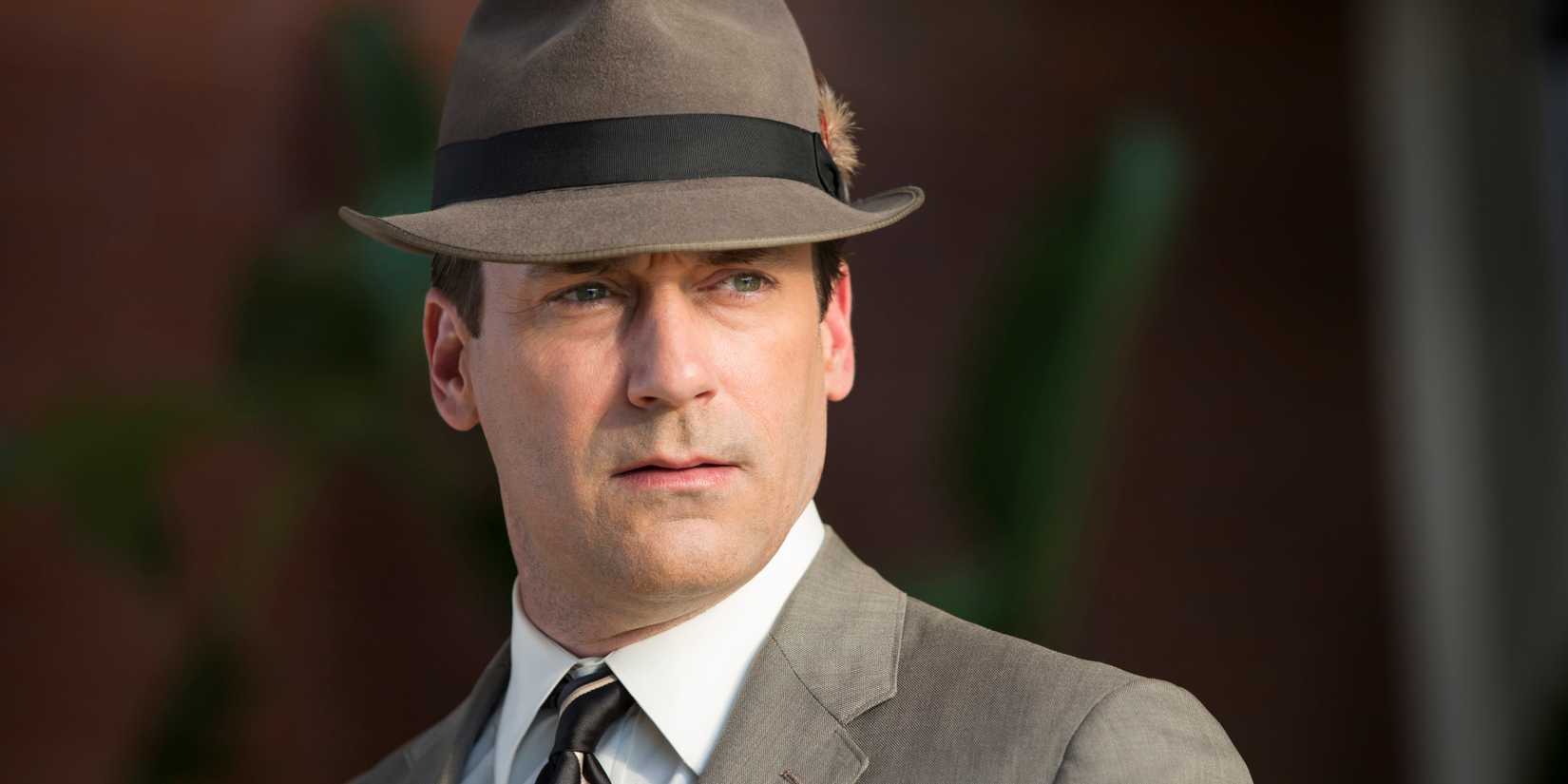 Don Draper com uma expressão perturbada em Mad Men