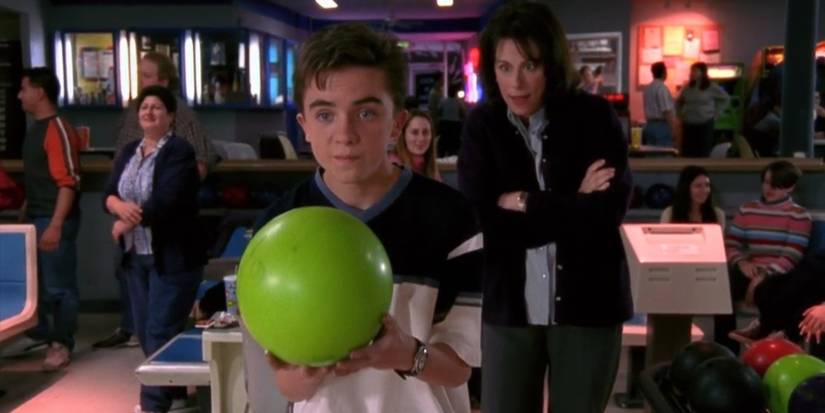 Malcolm and Lois bowling on Malcolm in the Middle