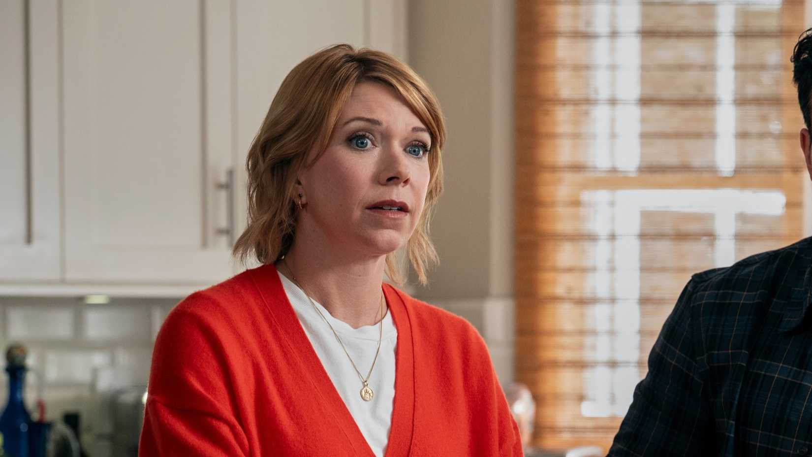 Mary Elizabeth Ellis como Emily em A Man on the Inside