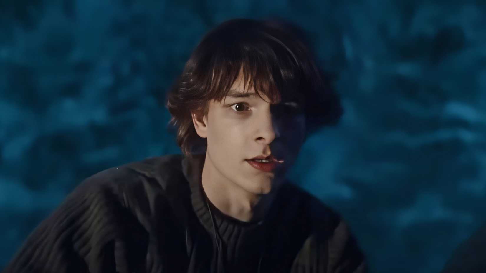 Mason Thames como Finney, preocupado em O Telefone Preto 2