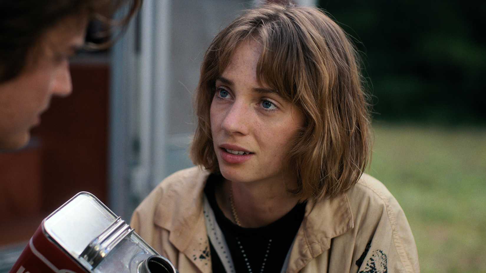 Maya Hawke como Robin na 4ª temporada de Stranger Things
