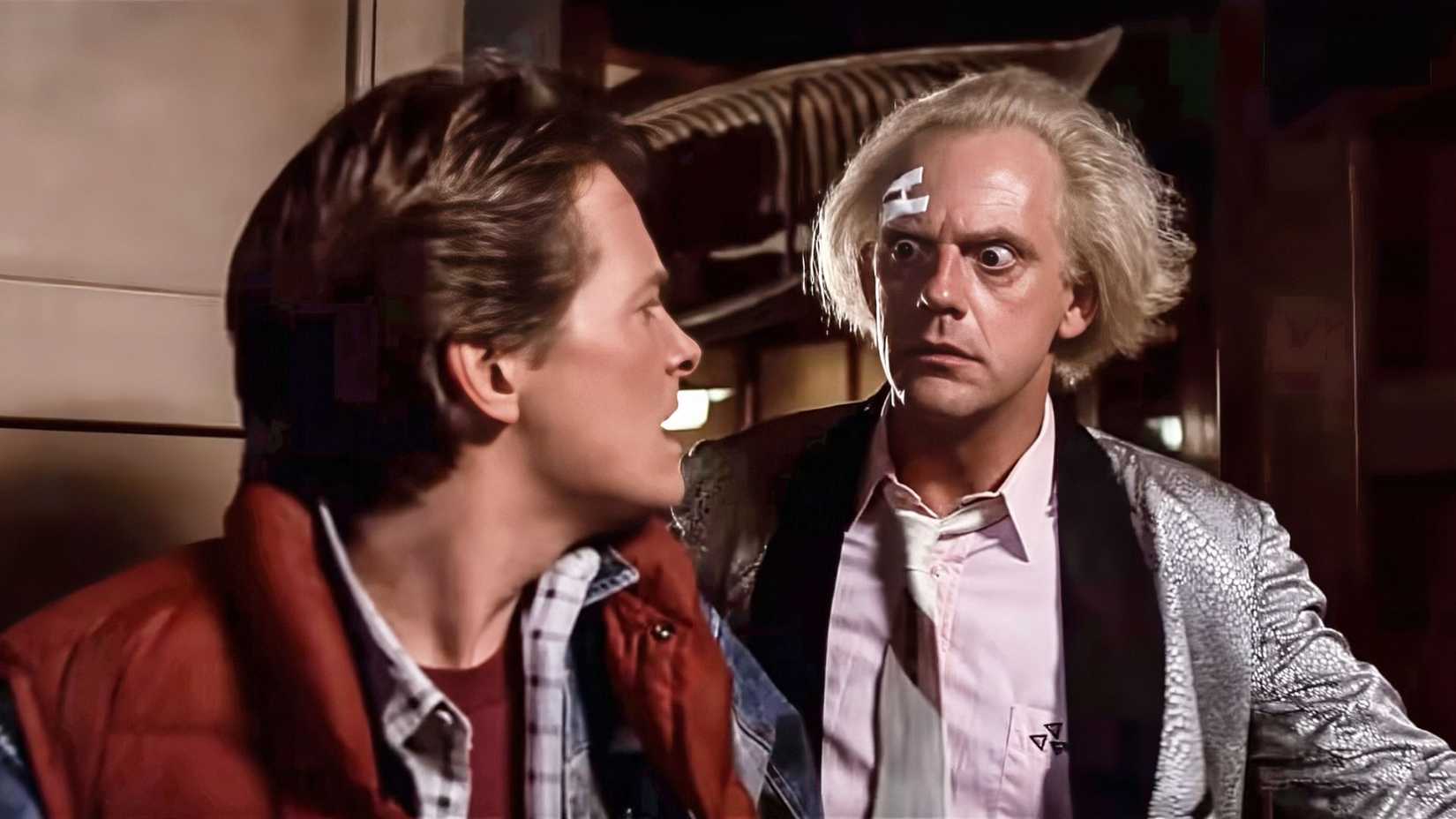 Michael J Fox e Christopher Lloyd como Marty McFly e Doc Brown em De Volta Para o Futuro
