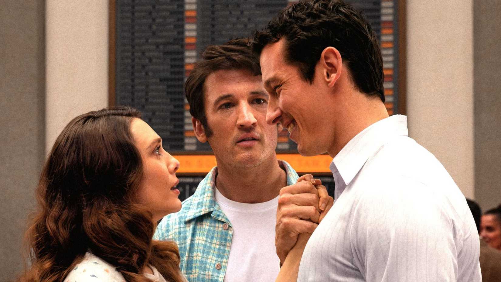 Miles Teller e Callum Turner em cena do filme Eternity (2025)