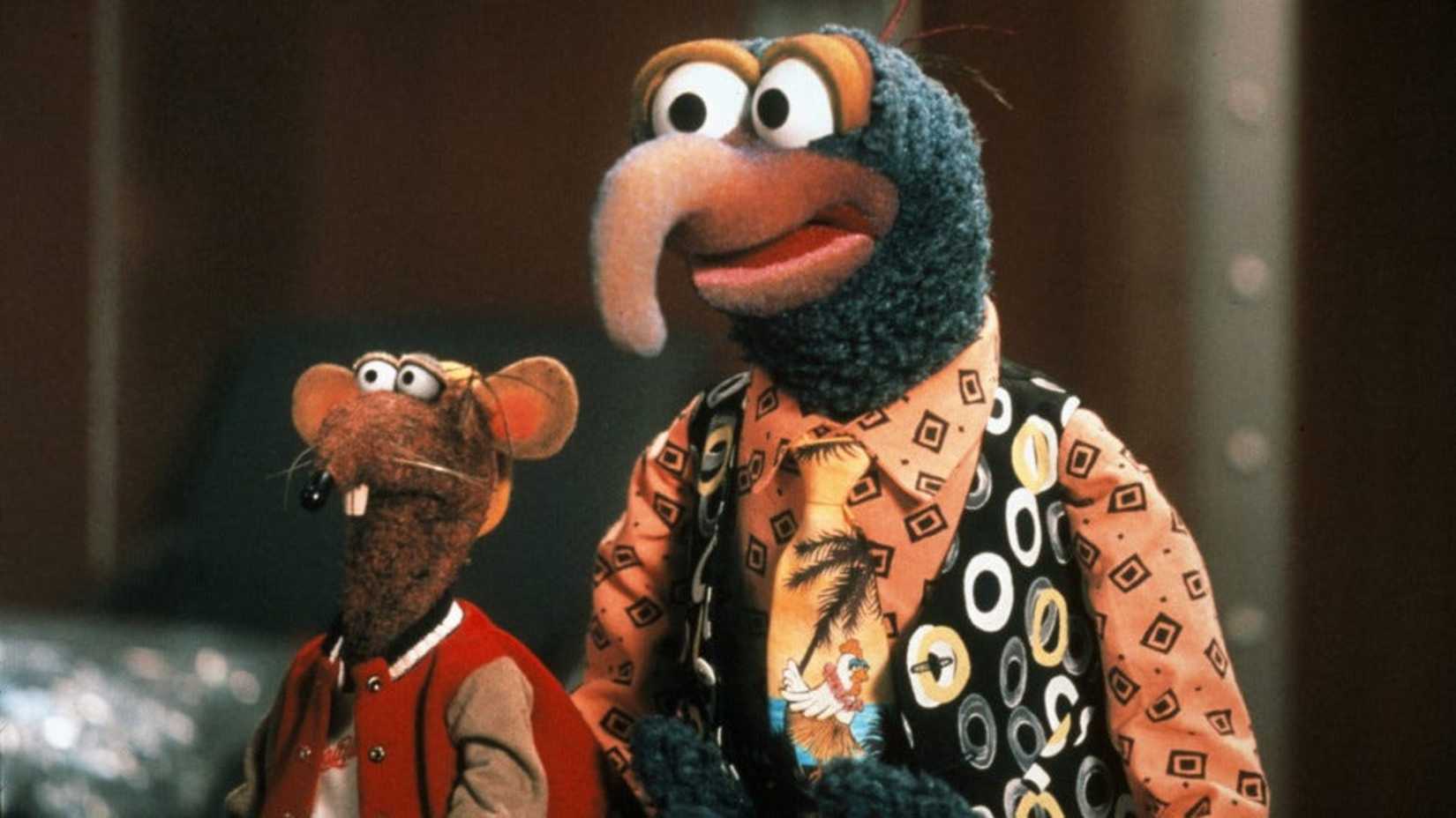 Gonzo e Rizzo observam em Muppets from Space