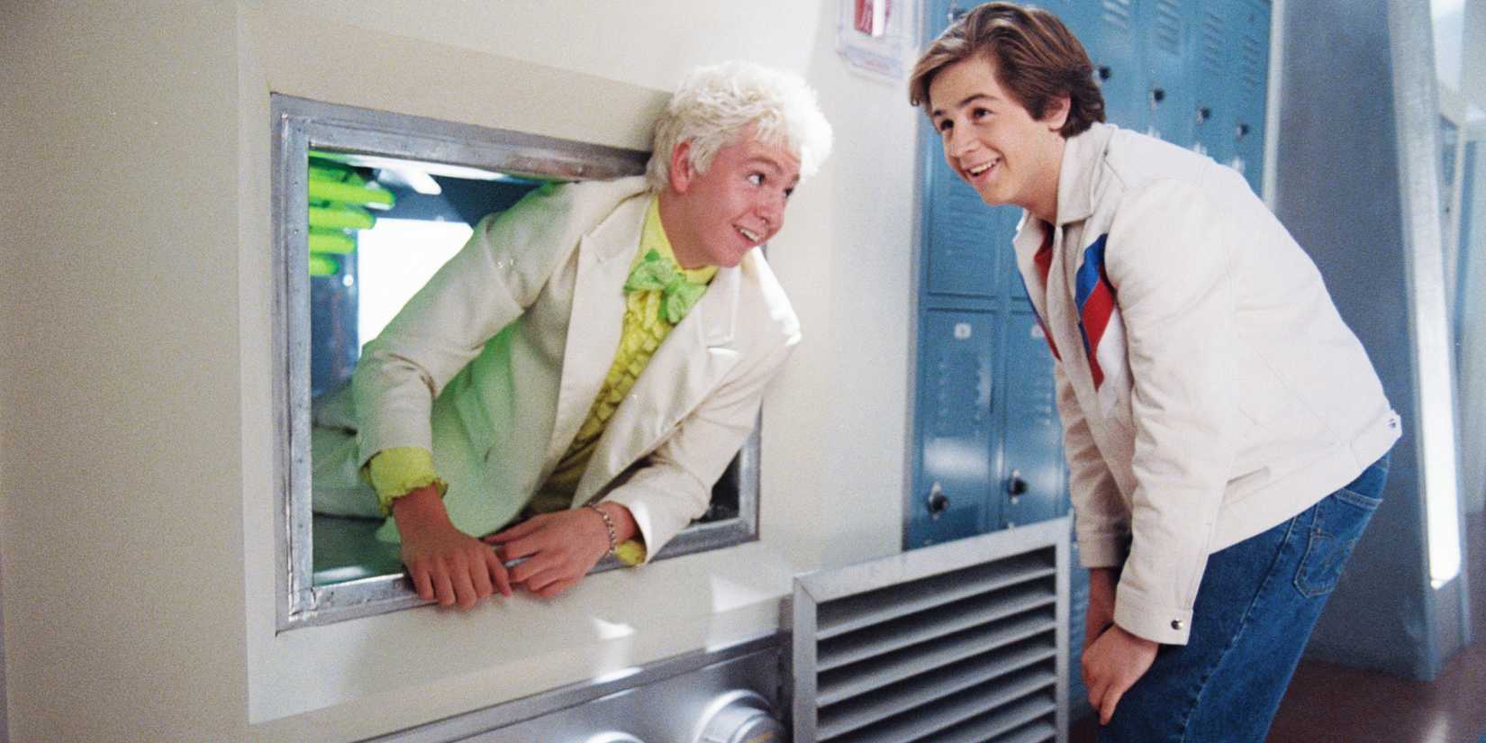 Nicholas Braun e Mihael Angarano em 'Sky High'