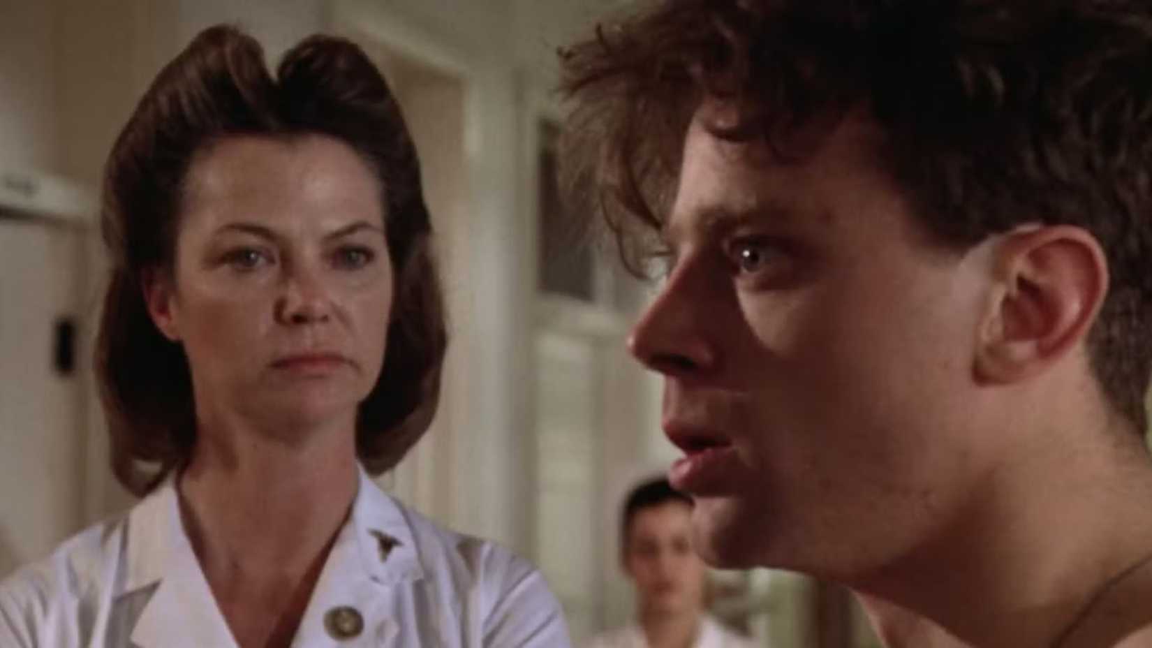 Enfermeira Ratched encarando Billy em Um Estranho no Ninho