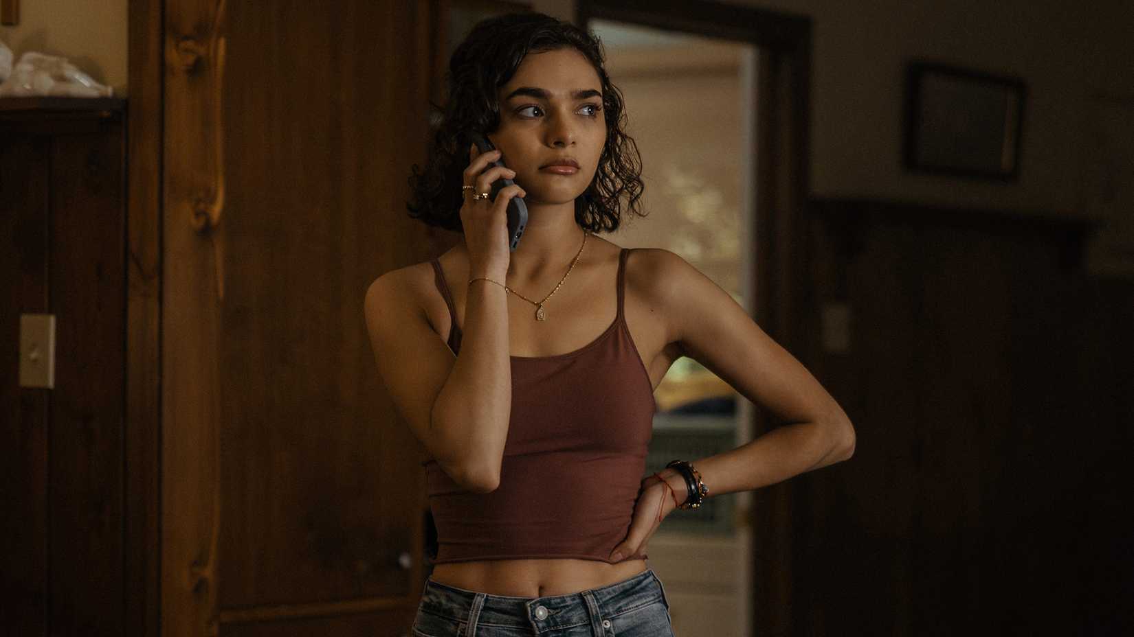 Paulina Chávez como Ariana em Landman, episódio 2, segunda temporada